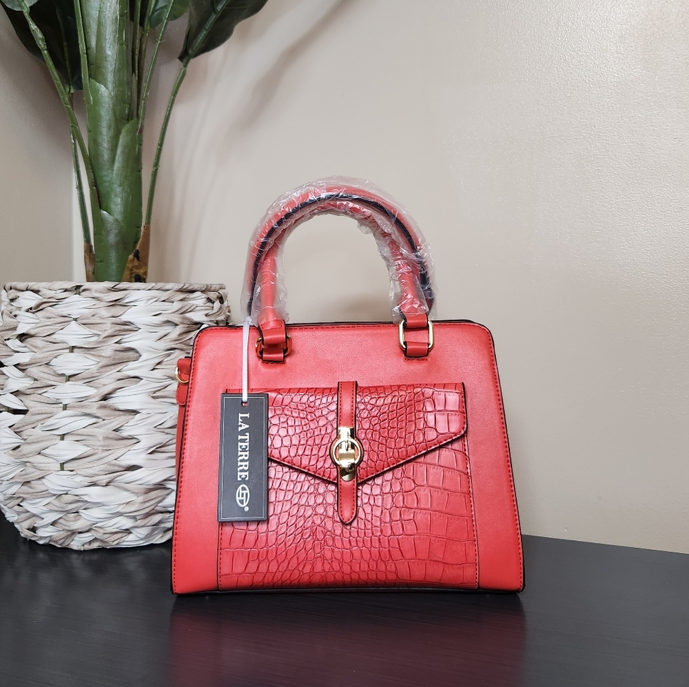 LA TERRE | Vegan, Red, Handbag with Adjustable Crossbody Strap
